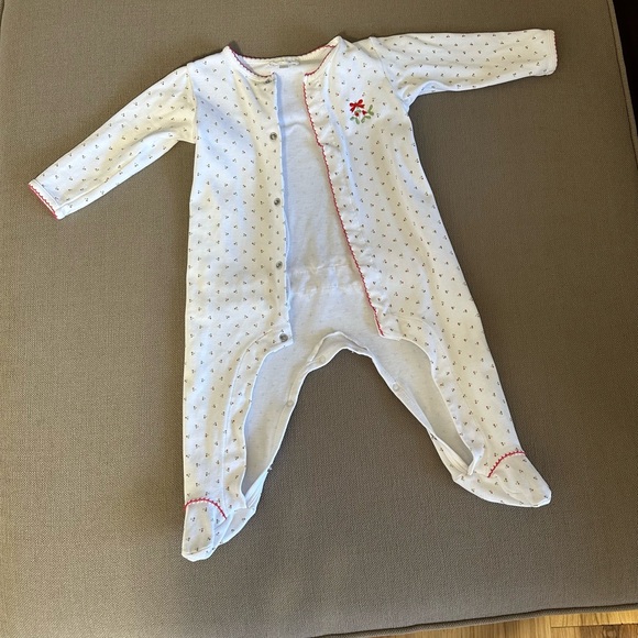 6-9m Magnolia Baby Christmas Holiday Footie Sleeper Pima Mistletoe - Picture 5 of 10